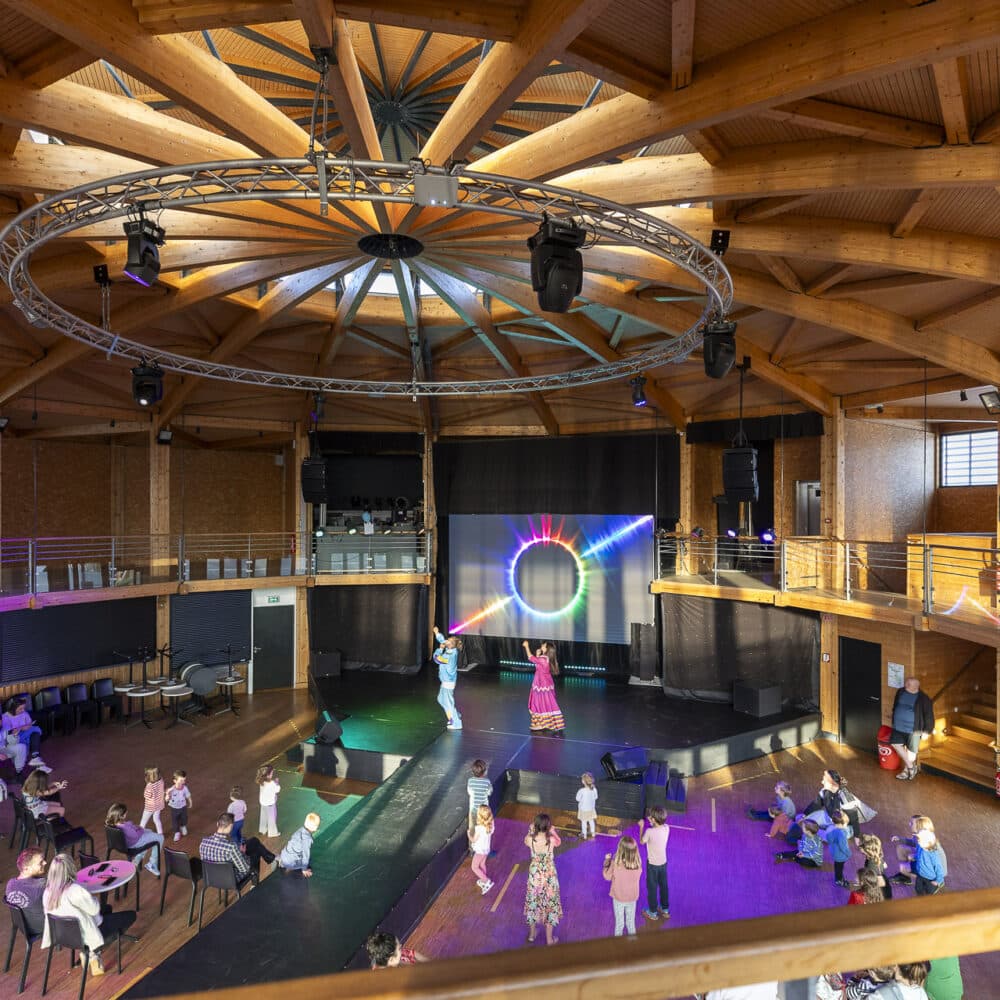 Interactive show for children in a wooden room.